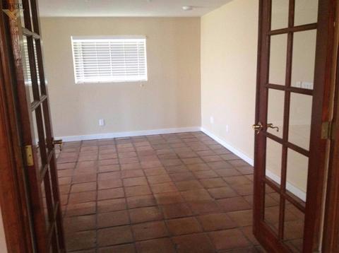 6112 Phyllis St, Bakersfield, CA 93313 photo 9