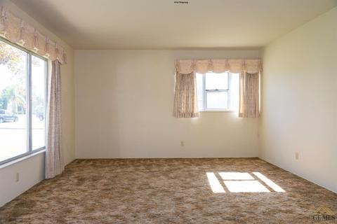 403 Elm St, Shafter, CA 93263 photo 3