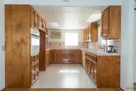 403 Elm St, Shafter, CA 93263 photo 6