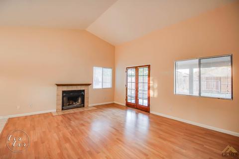 6200 Castleton St, Bakersfield, CA 93313 photo 4
