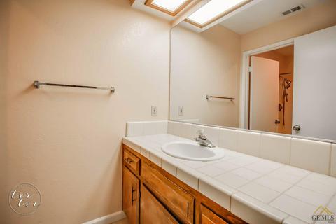 6200 Castleton St, Bakersfield, CA 93313 photo 15