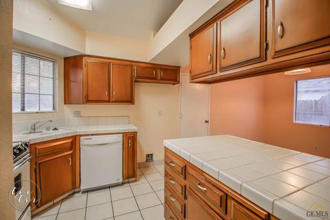 6200 Castleton St, Bakersfield, CA 93313 photo 9