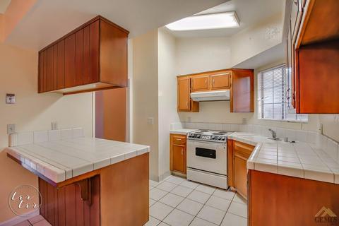 6200 Castleton St, Bakersfield, CA 93313 photo 8