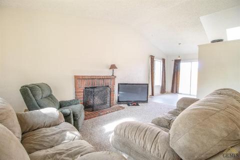 205 Chestnut Ct, Tehachapi, CA 93561 photo 3