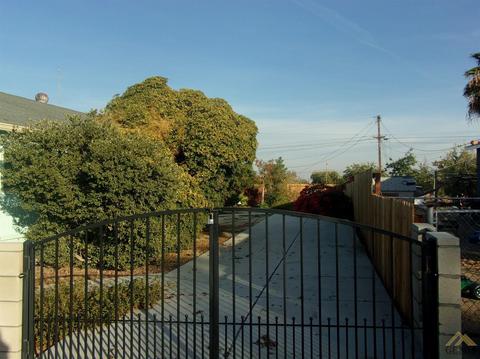 320 Shattuck Ave, Taft, CA 93268 photo 2