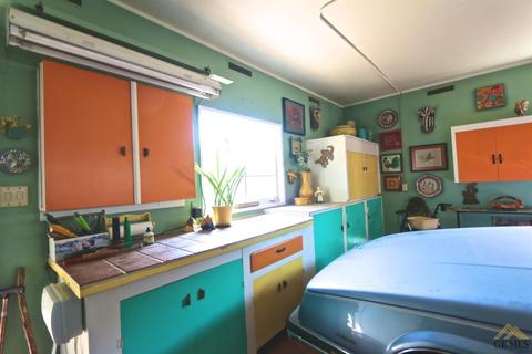 2452 Pine St, Bakersfield, CA 93301 photo 33