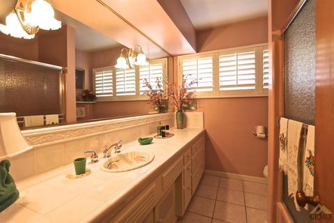 2452 Pine St, Bakersfield, CA 93301 photo 26
