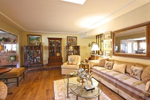 2452 Pine St, Bakersfield, CA 93301 photo 10