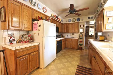 2452 Pine St, Bakersfield, CA 93301 photo 17