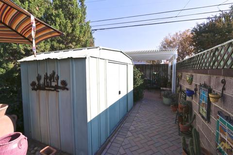 2452 Pine St, Bakersfield, CA 93301 photo 39