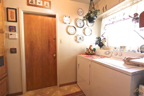 2452 Pine St, Bakersfield, CA 93301 photo 31