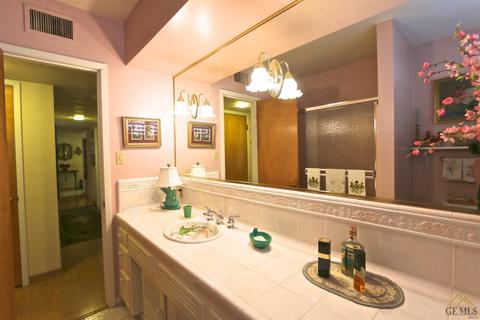 2452 Pine St, Bakersfield, CA 93301 photo 27