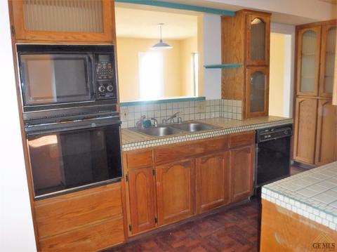 27130 El Camino Dr, Tehachapi, CA 93561 photo 3