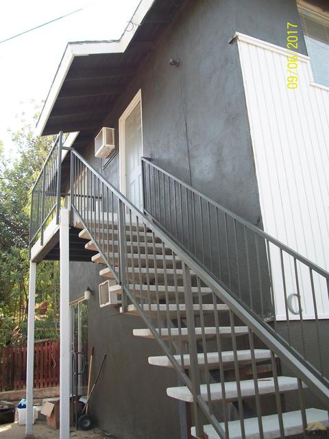 512 Washington Ave, Taft, CA 93268 photo 2