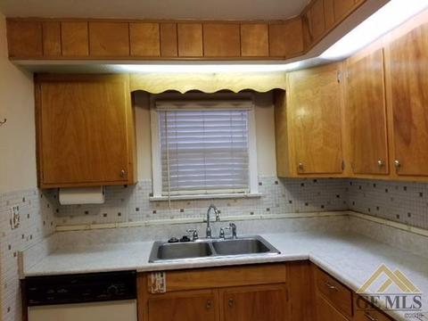 1417 Mark St, Arvin, CA 93203 photo 4