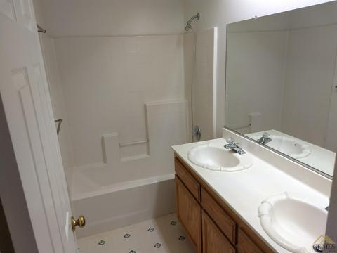 9707 Touchstone Dr, Bakersfield, CA 93311 photo 2