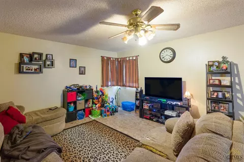 203 Calvin St, Taft, CA 93268 photo 5