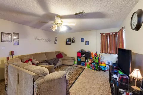 203 Calvin St, Taft, CA 93268 photo 4