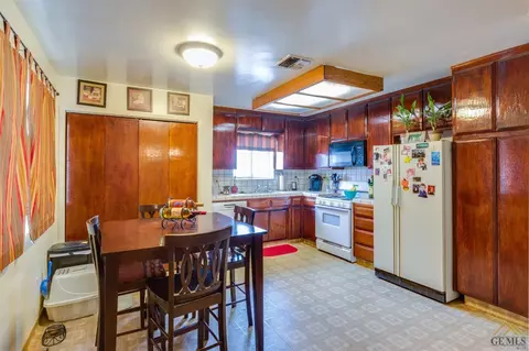 203 Calvin St, Taft, CA 93268 photo 6