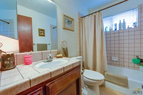 203 Calvin St, Taft, CA 93268 photo 8