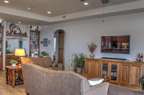 24780 Paramount Dr, Tehachapi, CA 93561 photo 3