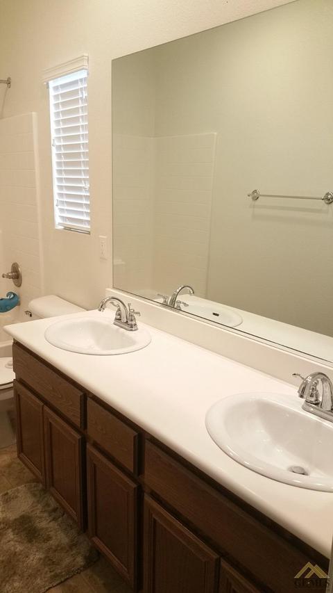 4513 Basque St, Bakersfield, CA 93313 photo 4