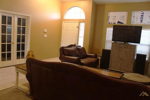 8401 Winlock St, Bakersfield, CA 93312 photo 3