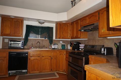 407 Fillmore St, Taft, CA 93268 photo 9