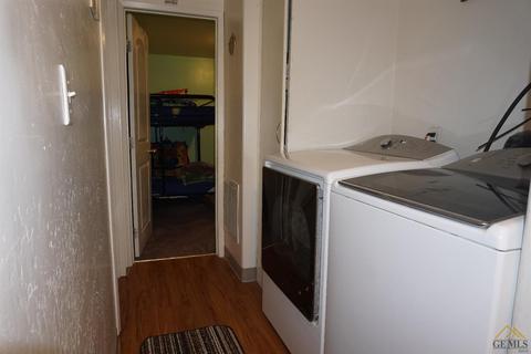 407 Fillmore St, Taft, CA 93268 photo 10