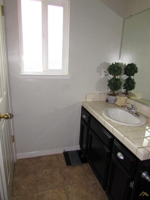 318 Mark Ave, Shafter, CA 93263 photo 17
