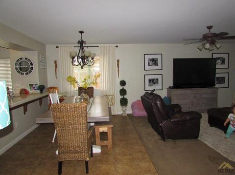 318 Mark Ave, Shafter, CA 93263 photo 4