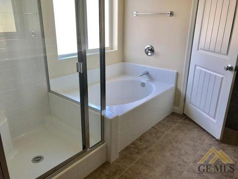 3410 Amazon Dr, Bakersfield, CA 93313 photo 4