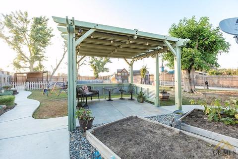 3901 Moss St, Bakersfield, CA 93312 photo 2