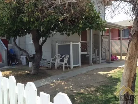 300 Warren St, Taft, CA 93268 photo 4