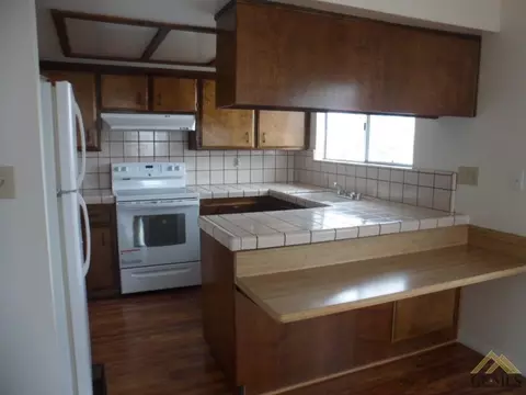 501 E St, Taft, CA 93268 photo 8
