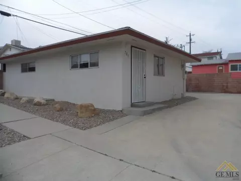 501 E St, Taft, CA 93268 photo 3