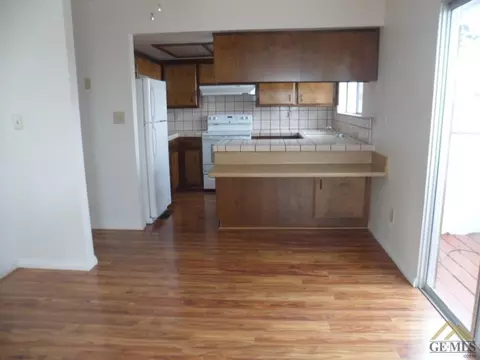 501 E St, Taft, CA 93268 photo 9