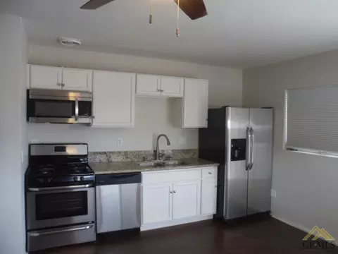 501 E St, Taft, CA 93268 photo 4