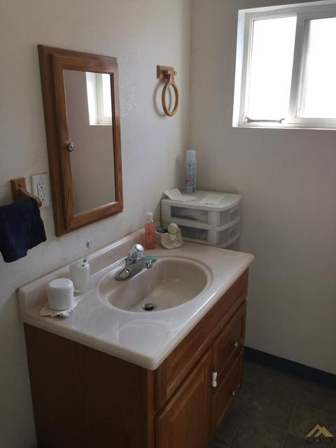 413 Tyler St, Taft, CA 93268 photo 9