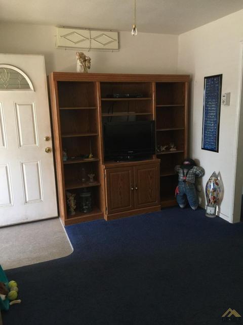 413 Tyler St, Taft, CA 93268 photo 2