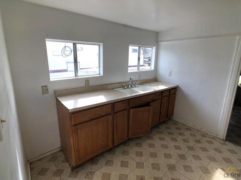 209 Naylor Ave, Taft, CA 93268 photo 10