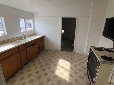209 Naylor Ave, Taft, CA 93268 photo 9