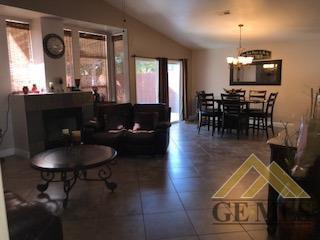 5323 Silvergate St, Bakersfield, CA 93313 photo 3