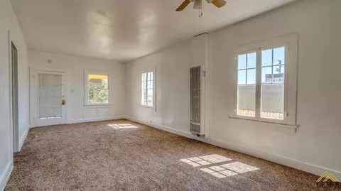 209 D St, Taft, CA 93268 photo 3