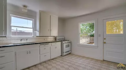 209 D St, Taft, CA 93268 photo 2