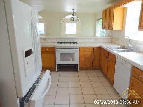 207 Pierce St, Taft, CA 93268 photo 14