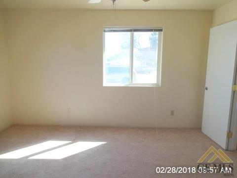 207 Pierce St, Taft, CA 93268 photo 9
