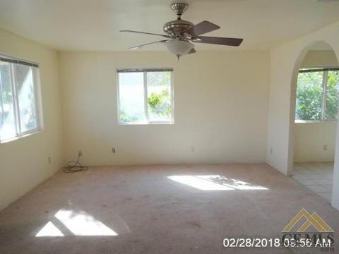 207 Pierce St, Taft, CA 93268 photo 4