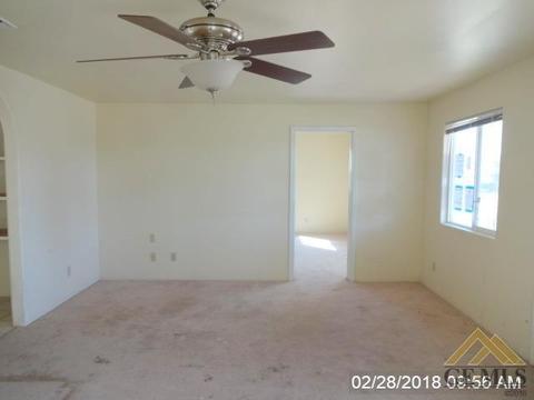 207 Pierce St, Taft, CA 93268 photo 5