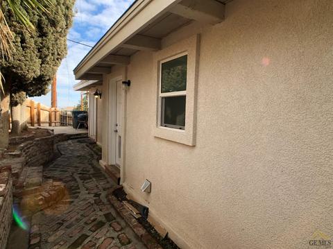 504 Harding Ave, Taft, CA 93268 photo 3